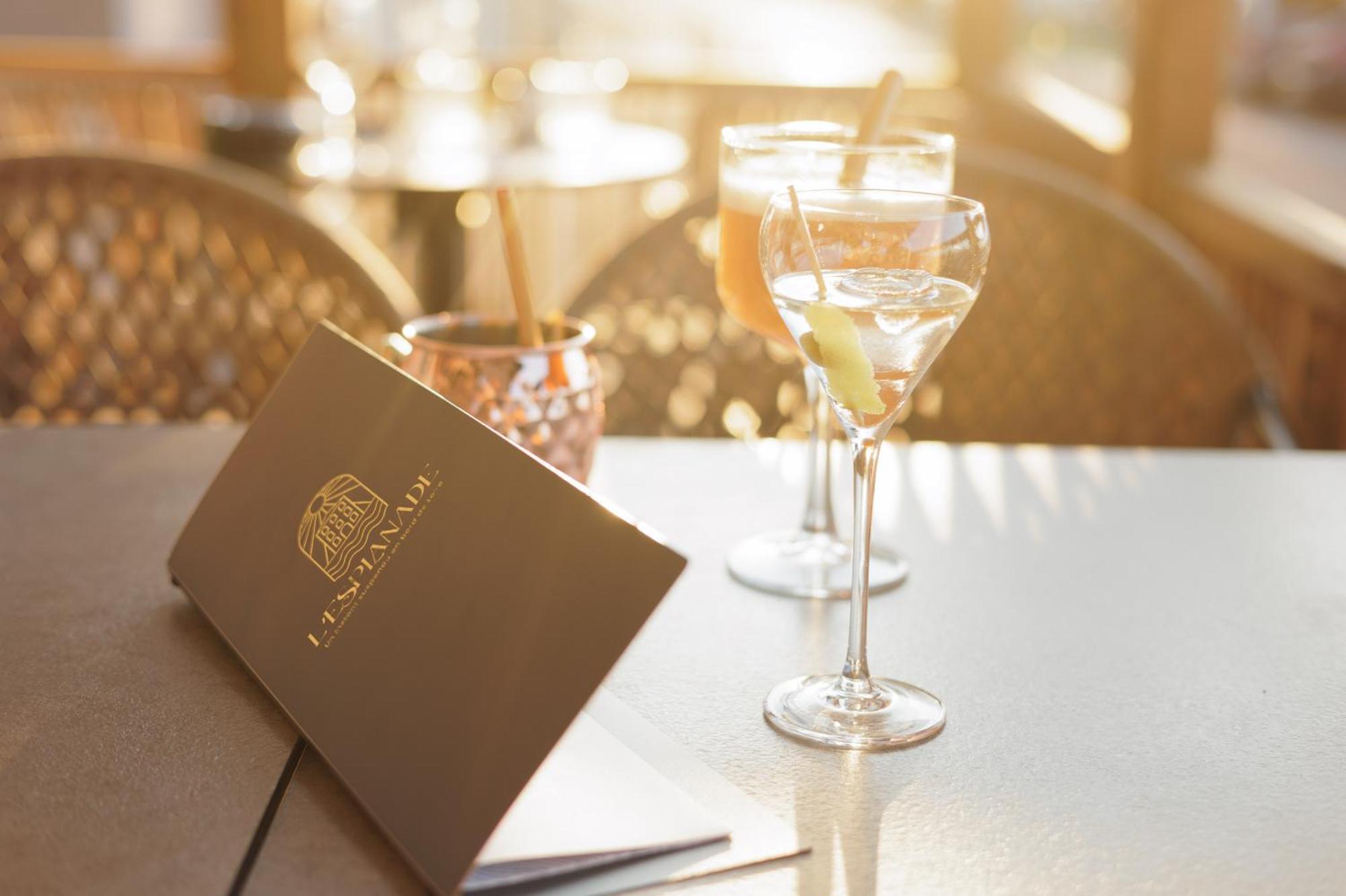 L'Esplanade Hotel Restaurant Bar A Vin Le Pellerin 外观 照片