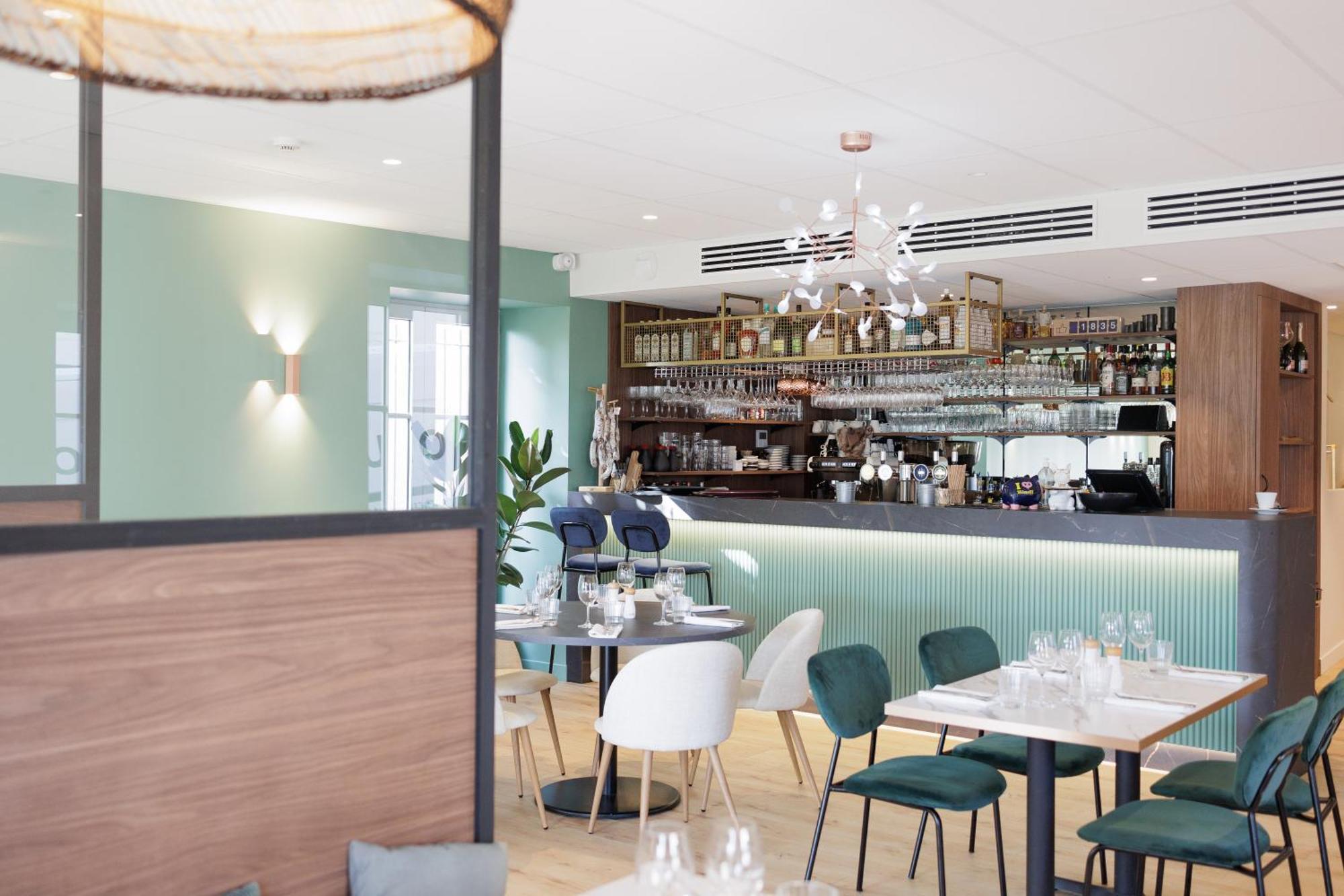 L'Esplanade Hotel Restaurant Bar A Vin Le Pellerin 外观 照片