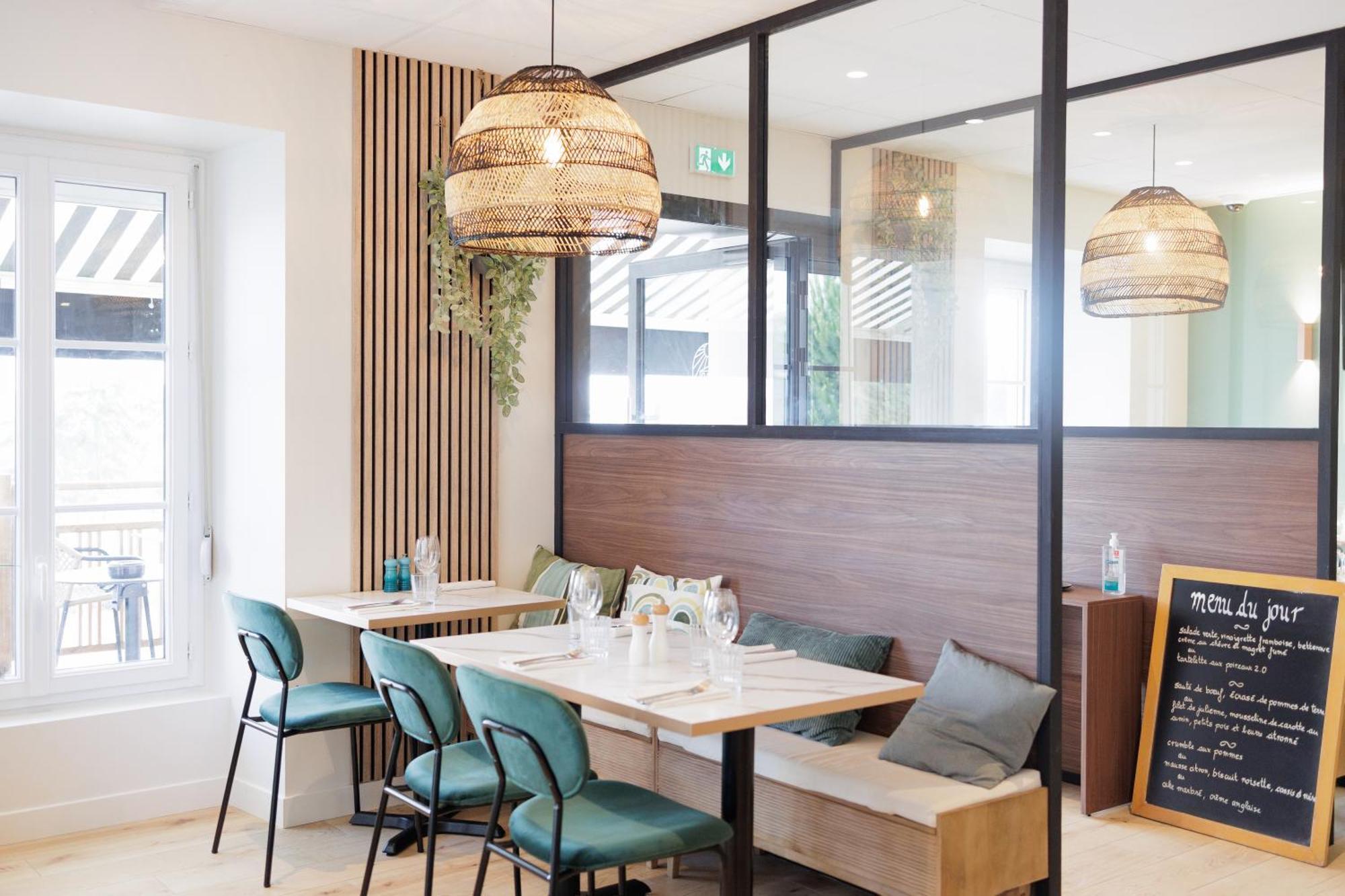 L'Esplanade Hotel Restaurant Bar A Vin Le Pellerin 外观 照片