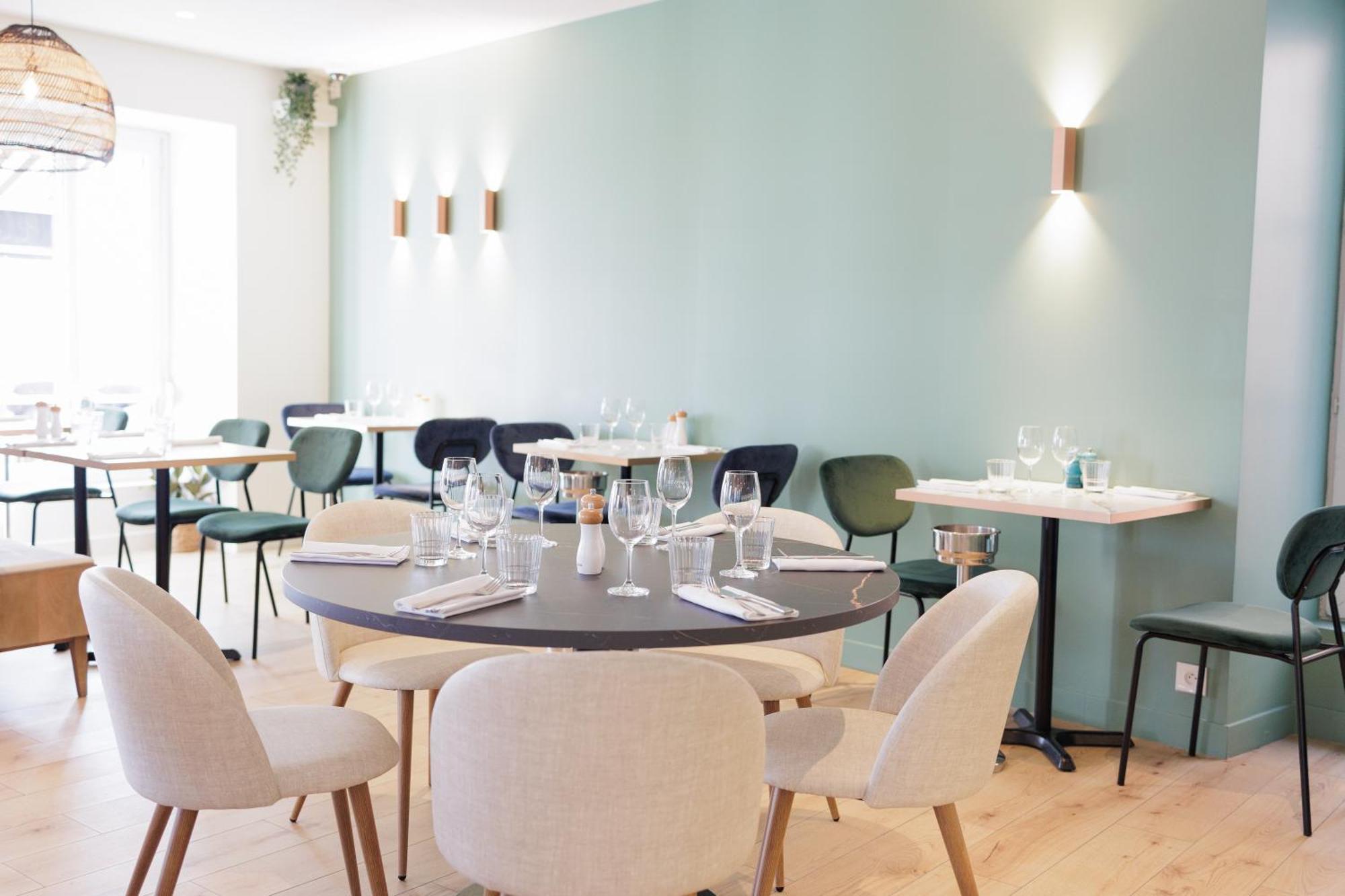 L'Esplanade Hotel Restaurant Bar A Vin Le Pellerin 外观 照片